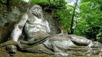 شاهد.. كائنات أسطورية وقصة حب تخلد حديقة الوحوش الإيطالية