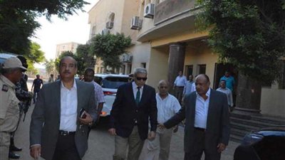 محافظ المنيا يتابع إجراءات استخراج التراخيص بمشروع المحاجر