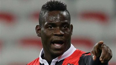 فلامينجو البرازيلي يجري مفاوضات لضم ماريو بالوتيللي