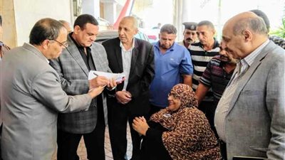 محافظ البحيرة يلتقي 35 مواطنا في اللقاء الأسبوعي للمواطنين