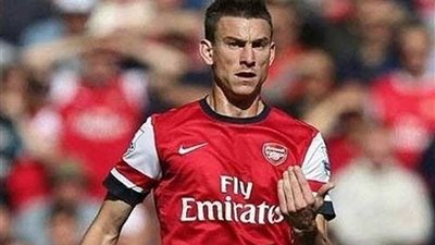 أرسنال يعلن رحيل مدافعه لوران كوسيلني إلى بوردو الفرنسي