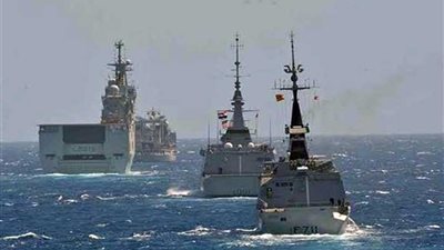 القوات البحرية المصرية والفرنسية تنفذان تدريبا بحريا عابرا بالبحر المتوسط