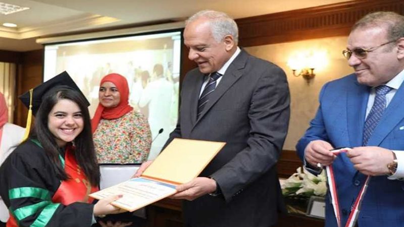 محافظ الجيزة يكرم