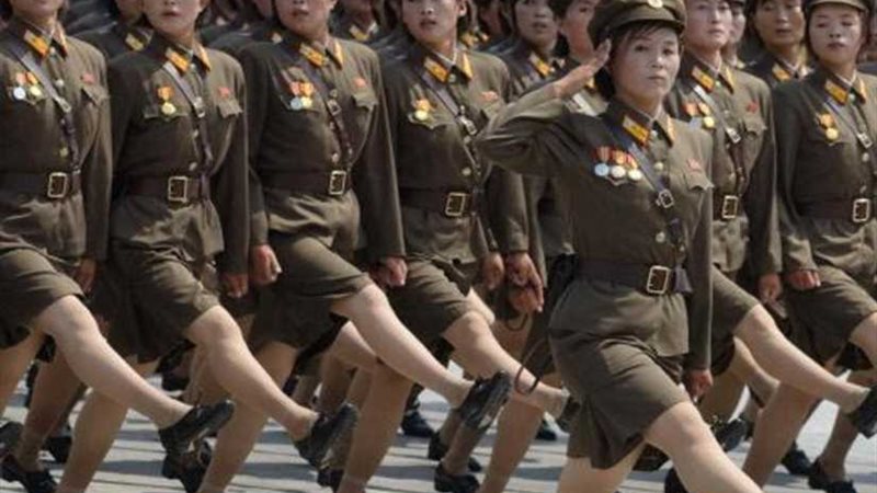 كوريا الشمالية تطلق