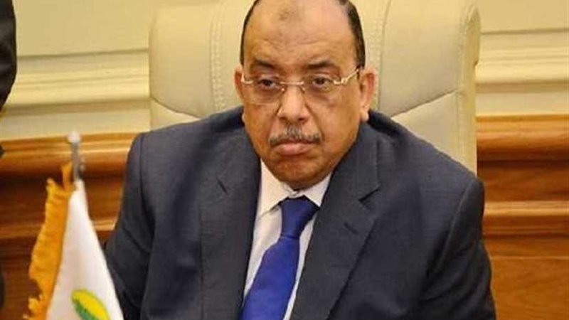 أحياء بالقاهرة تخلو