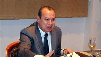 محافظ كفر الشيخ يوقّّع 4 عقود لتقنين أراضي أملاك الدولة