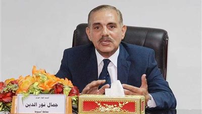 محافظ أسيوط: توزيع 10 آلاف شنطة غذائية ومساعدات مادية للأسر الفقيرة بالقرى