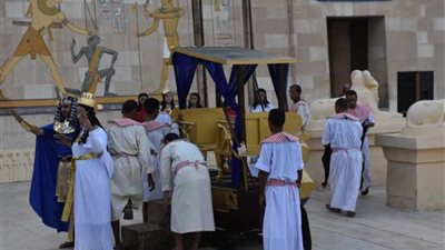 عروض ترفيهية تاريخية بالقرية الفرعونية في احتفالات عيد الأضحى