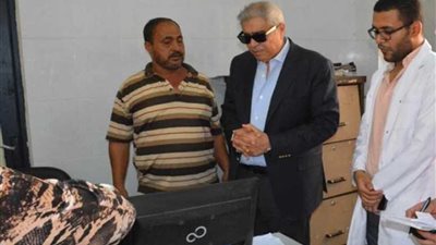 محافظ المنيا يتابع فعاليات لجنة المواطنة وقبول الآخر بعباد شارونة