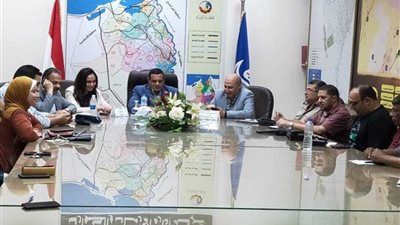 محافظ البحيرة يؤدي صلاة الجمعة بمسجد عطا ويتابع سير العمل بغرفة العمليات بالديوان