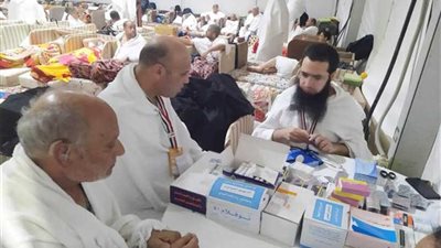 خلال الوقوف بـ