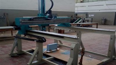 طلاب هندسة حلوان يبتكرون ماكينة لتصنيع أجسام السيارات الفوم