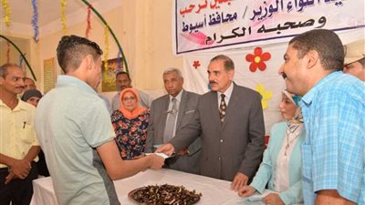 محافظ أسيوط يزور دور الأيتام للتهنئة بعيد الأضحى والاحتفال مع الأطفال
