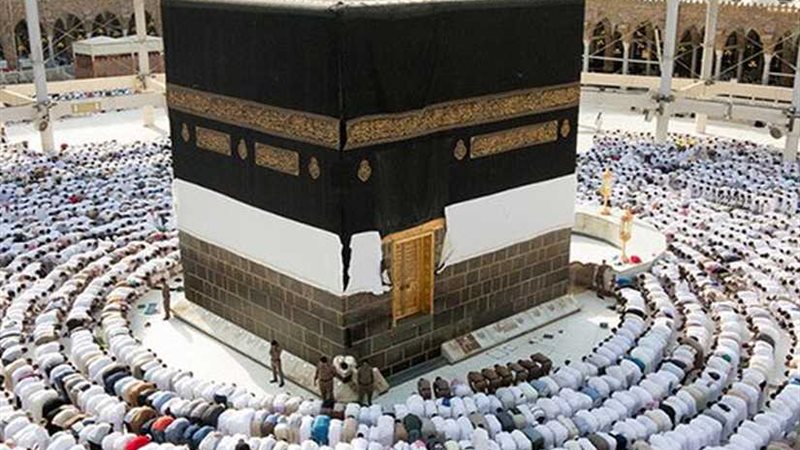 300 كادر صحي وإداري