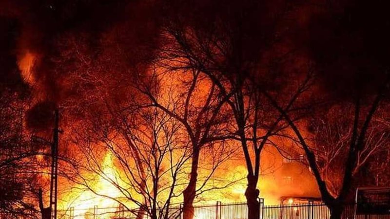 انفجارات بمستودع