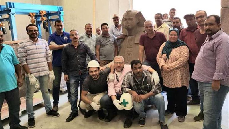 قطع أثرية ضخمة تصل