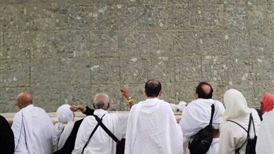 الحجاج يبدأون رمي الجمرات بأول أيام عيد الأضحى
