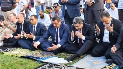 الآلاف يؤدون صلاة عيد الأضحى المبارك بحضور محافظ البحيرة باستاد دمنهور (صور)