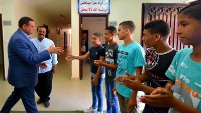محافظ البحيرة يشارك نزلاء دور الرعاية الاجتماعية فرحتهم بالعيد
