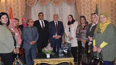 بالصور.. محافظ المنيا يستقبل المهنئين بعيد الأضحى المبارك