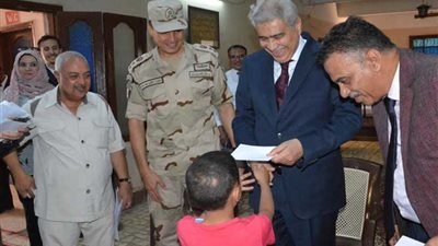 المرضي والأيتام في صدارة جولات المحافظين 