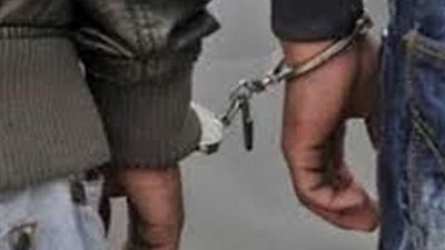 ضبط شخصين بالطالبية لقيامهما بالإتجار في المواد المخدرة وآخرين بحوزتهما أسلحة نارية