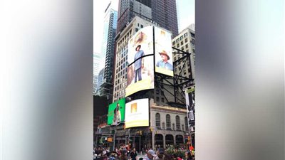 صور زاهي حواس تزين أشهر ميادين العالم بالولايات المتحدة الأمريكية