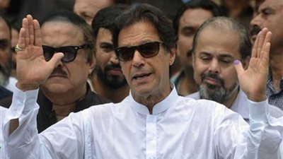 رئيس وزراء باكستان: قرار نيودلهي بالإغلاق الأمني بكشمير الهندية 