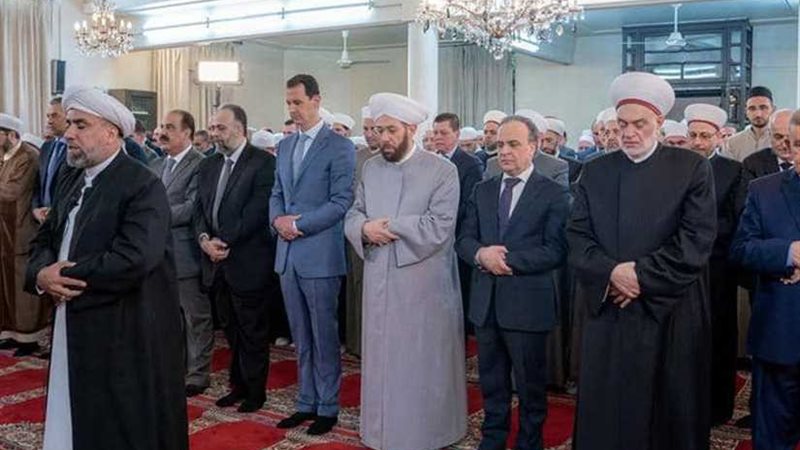 الأسد يظهر في صلاة