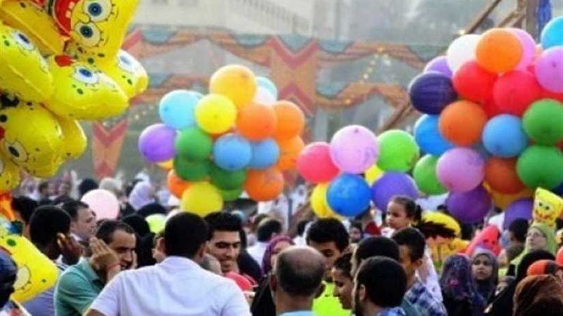 المواطنون يتوافدون