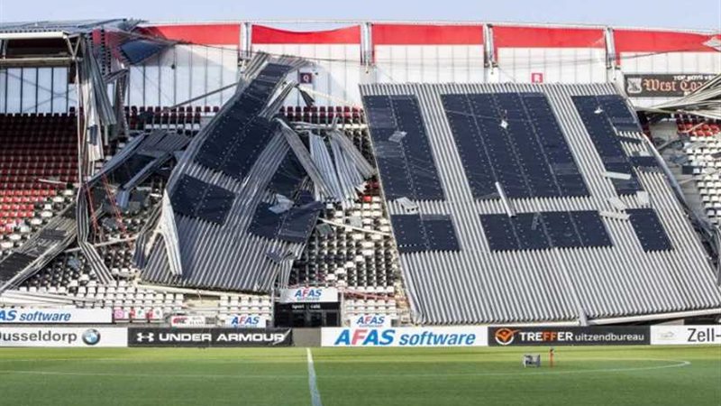 انهيار سقف مدرجات