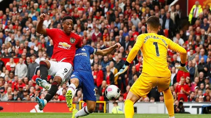 مانشستر يونايتد يضرب