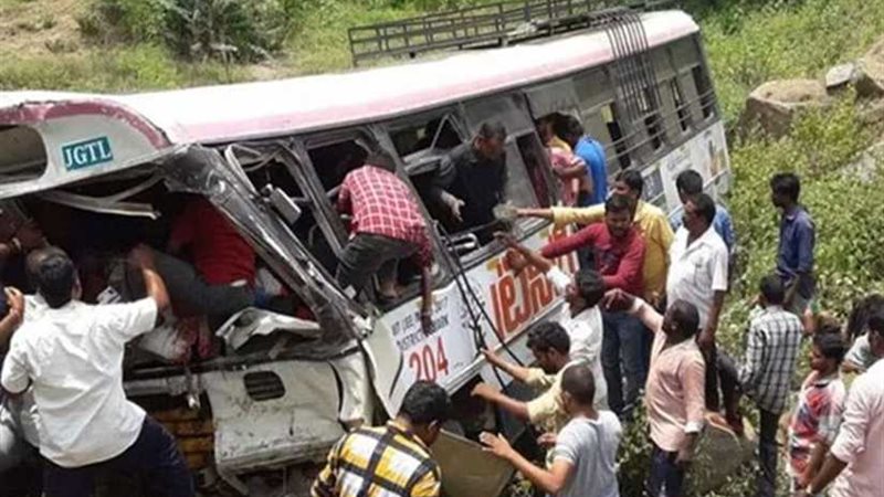 إصابة 49 طالبا إثر