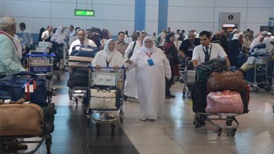 أطباء حجر صحي وضباط جوازات على طائرات الحجاج لإنهاء الإجراءات