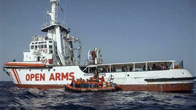 إسبانيا مستعدة لاستضافة بعض المهاجرين من سفينة 