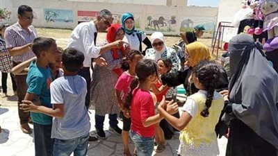 بالصور.. ذوو الاحتياجات الخاصة يشاركون الأطفال اليتامى فرحة العيد