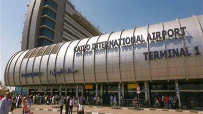 إحباط تهريب مشغولات ذهبية وأقراص مخدرة وأجهزة تنصت بمطار القاهرة