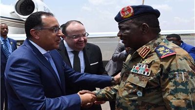 رئيس الوزراء يصل مطار سفنكس عائدا من الخرطوم