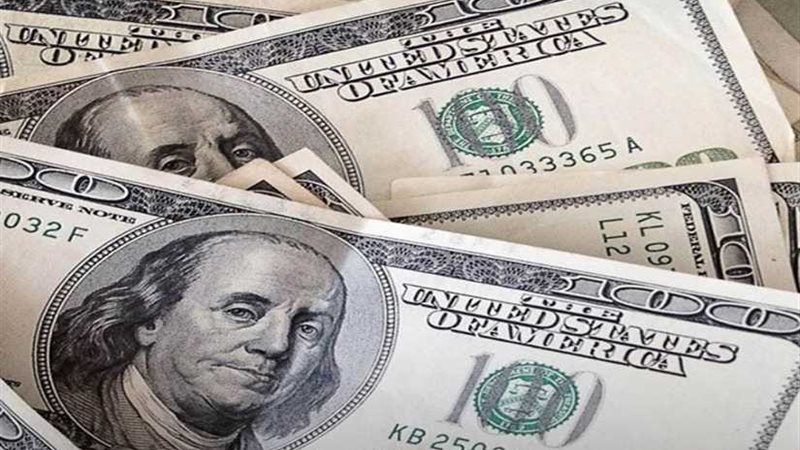 الدولار يرتفع أمام