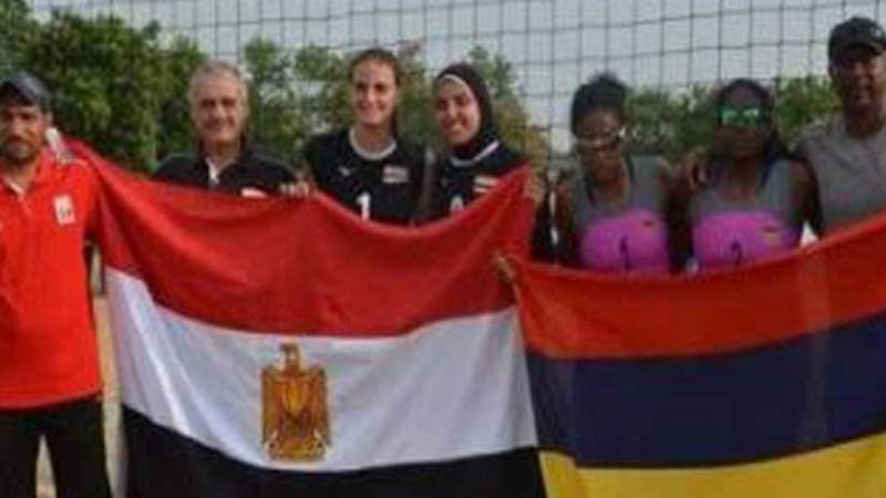 سيدات الطائرة الشاطئية