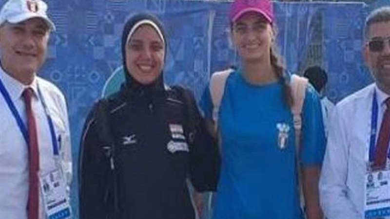 سيدات الطائرة الشاطئية