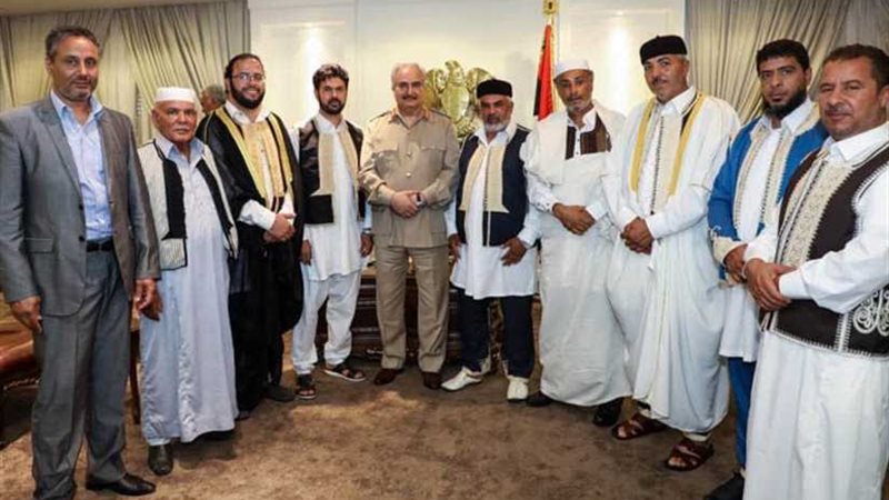 حفتر يستقبل مشايخ