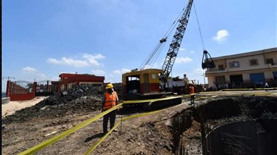 محافظ البحيرة يتفقد أعمال خط المياه العكرة والبيارة بالرحمانية