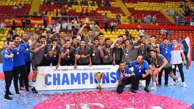 نجوم الفن يتسابقون على تهنئة 