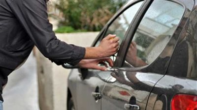 القبض على متهمين بالقاهرة بحوزتهما أسلحة بيضاء حاولا سرقة سيارة