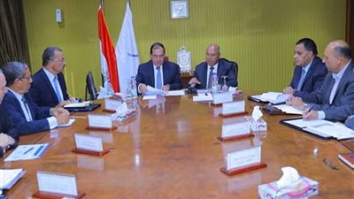 وزيرا النقل والبترول يبحثان رفع كفاءة خط سكة حديد قنا/ سفاجا/ أبو طرطور