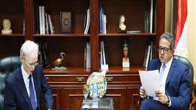 وزير الآثار يستقبل سفير اليابان بالقاهرة