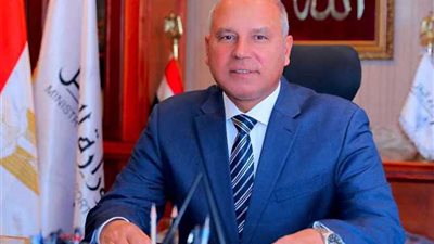 وزير النقل يتفقد محوري ديروط وسمالوط على النيل.. ويؤكد: المحاور تحقق ربط شبكة الطرق شرق وغرب النيل للمساهمة في التنمية