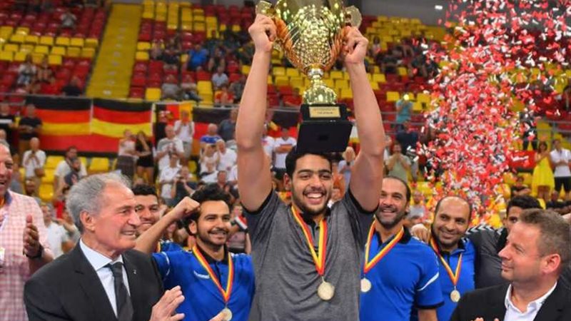 وكيل النواب مهنئًا