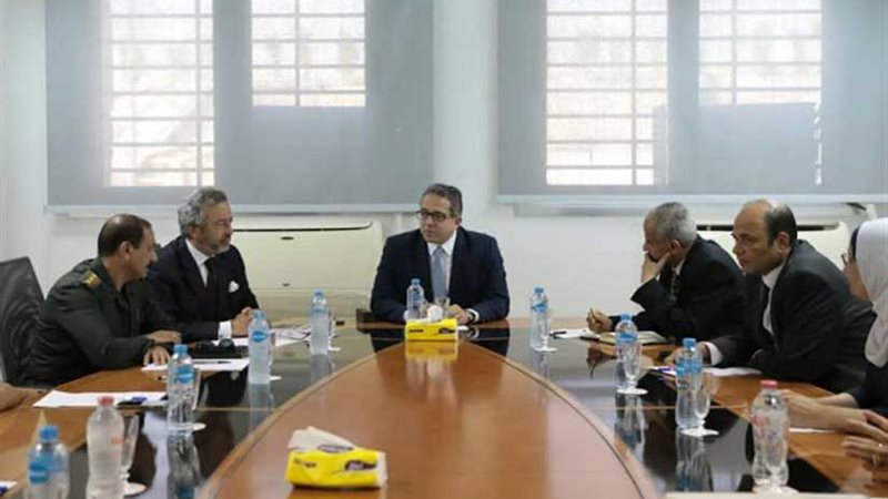وزير الآثار يجتمع